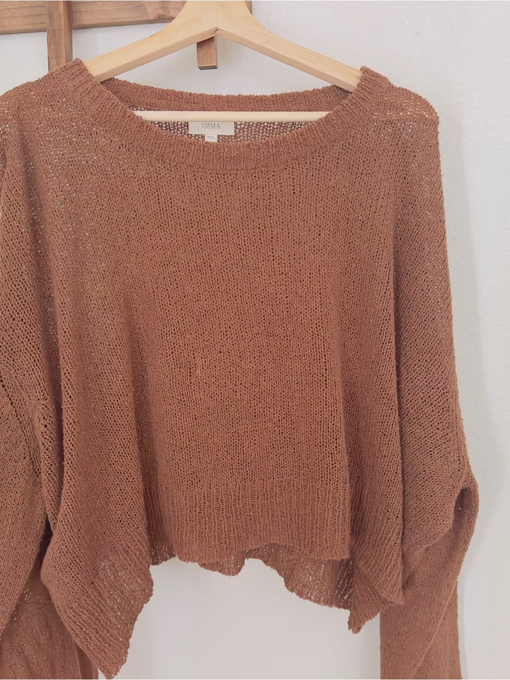OZMA Cropped Crewneck Sweater in Warm Brown